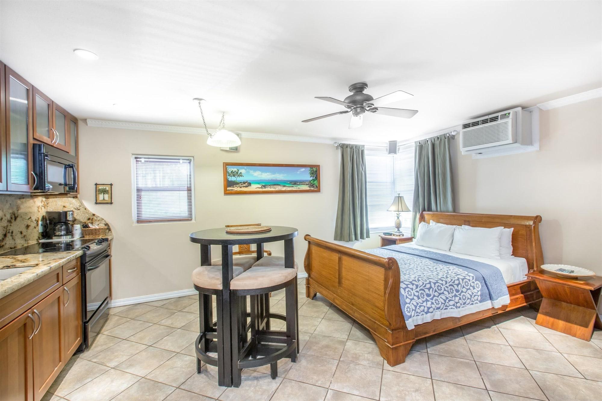 Days Inn By Wyndham Maui Oceanfront Уэйлея Экстерьер фото
