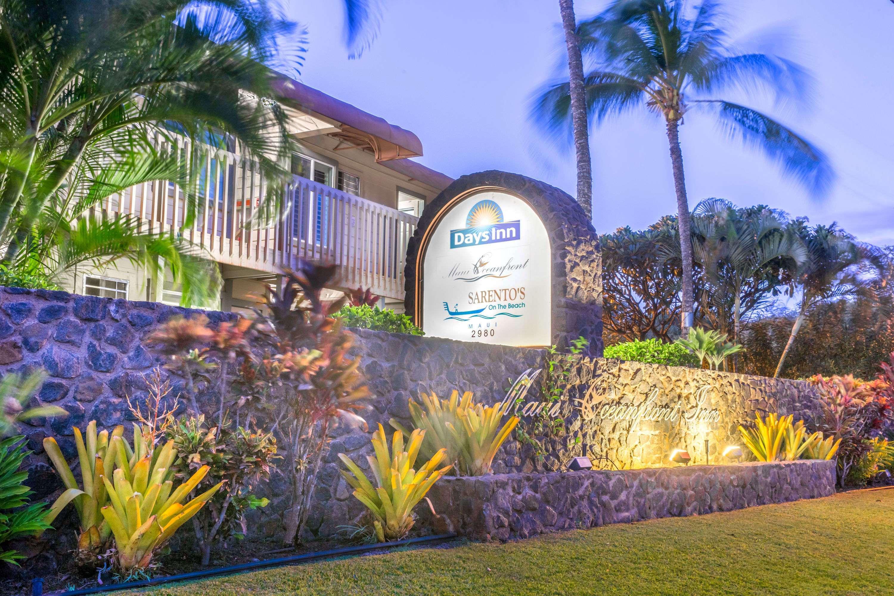 Days Inn By Wyndham Maui Oceanfront Уэйлея Экстерьер фото
