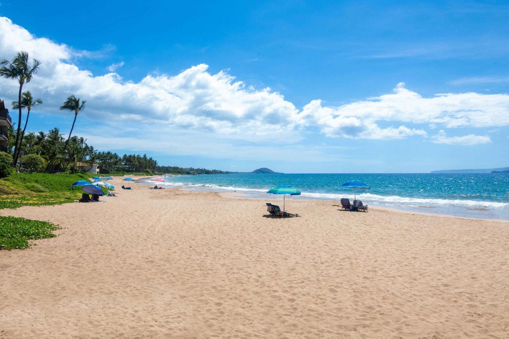 Days Inn By Wyndham Maui Oceanfront Уэйлея Экстерьер фото