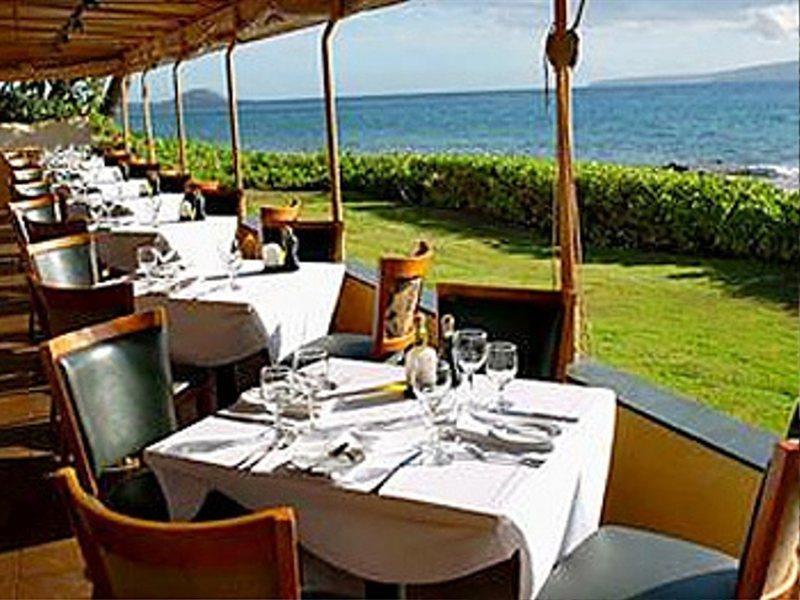 Days Inn By Wyndham Maui Oceanfront Уэйлея Экстерьер фото