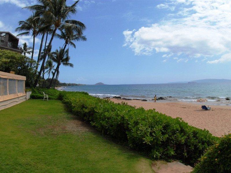 Days Inn By Wyndham Maui Oceanfront Уэйлея Экстерьер фото