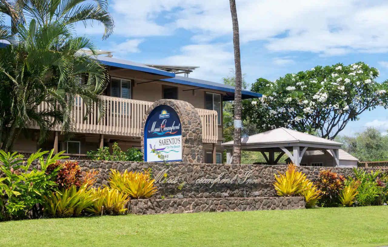 Days Inn By Wyndham Maui Oceanfront Уэйлея Экстерьер фото
