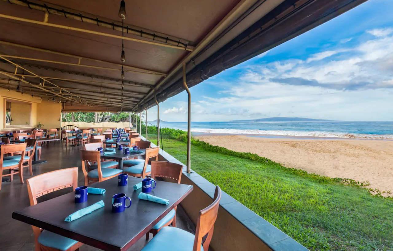 Days Inn By Wyndham Maui Oceanfront Уэйлея Экстерьер фото